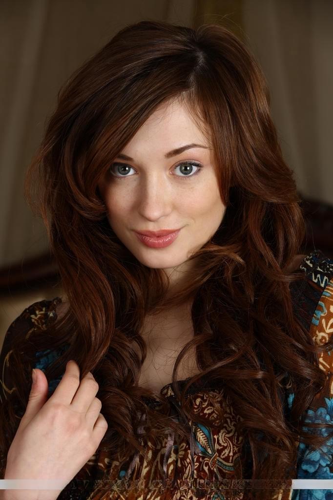 Skinny brunette playgirl with tiny tits Halena strips out of her dress