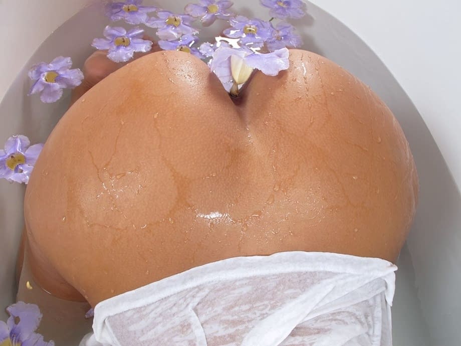 Erotic slut Luna Star in sexy panties bring wet pussy & toying in bath