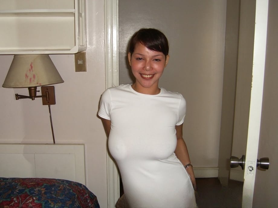 Chubby Pinay chick bares her big boobs and beaver for the very first time