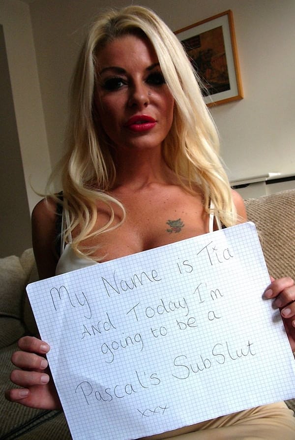 Slutty blonde spreads her long legs to masturbate for her boss to get a raise