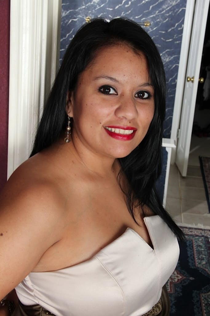 Thick BBW Lucey Perez spreads her beefy pussy and unveils saggy boobs