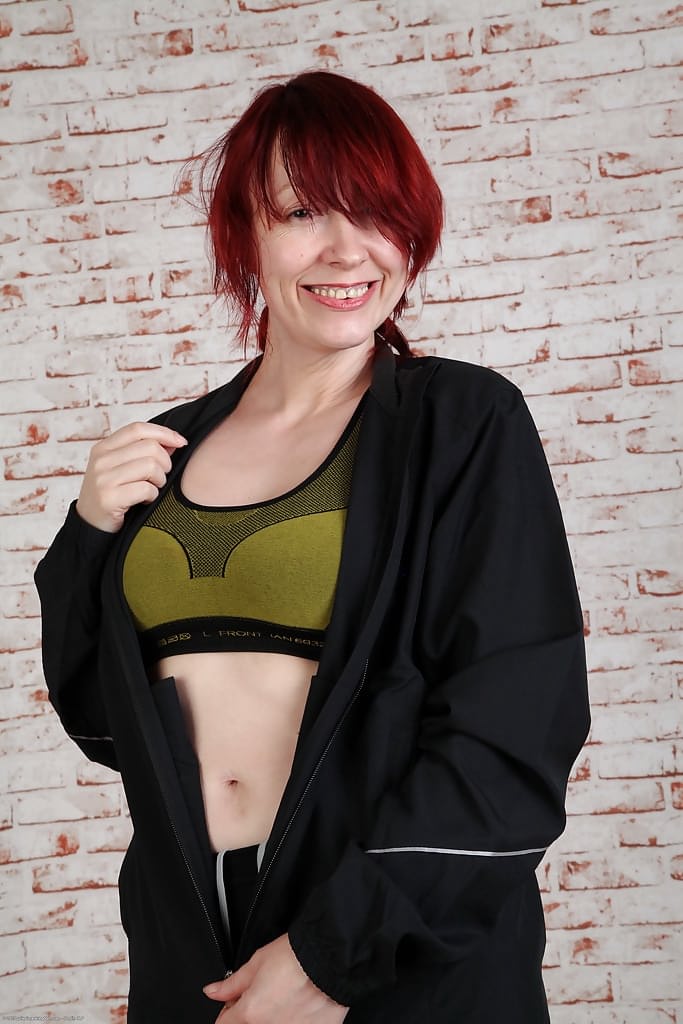 Secret passion of mature redhead fox Scarlet Rose gets revealed