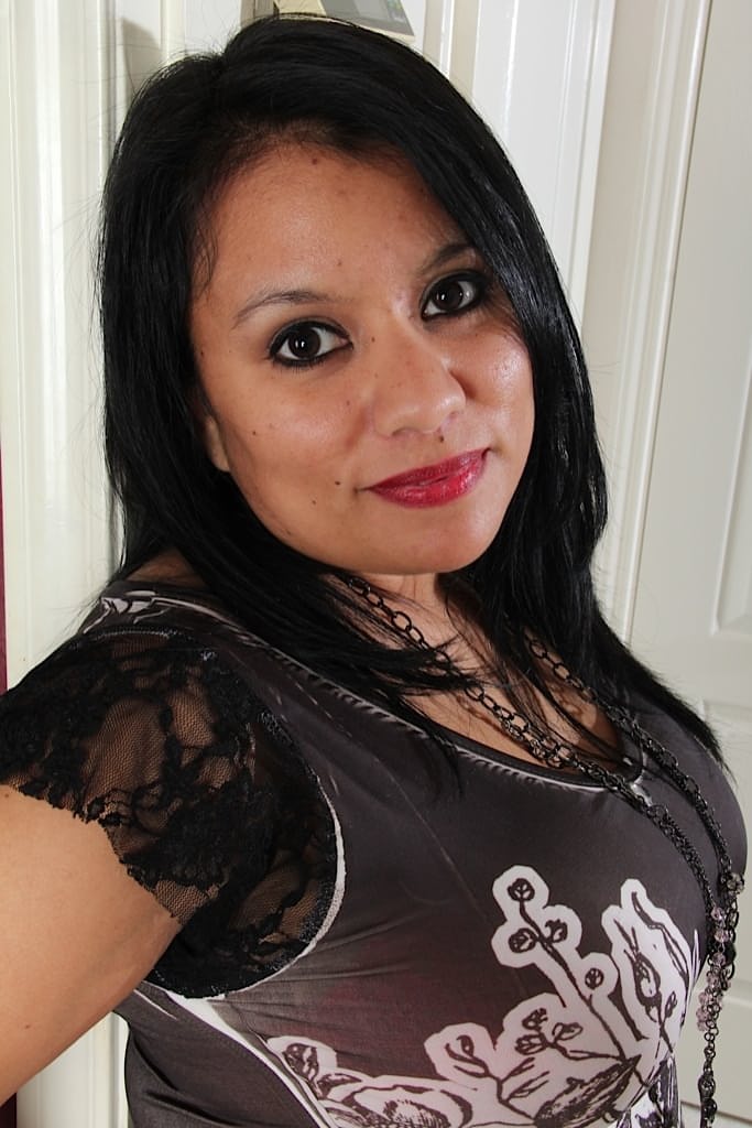Lucey Perez prefers posing in lingerie and playing with snatch
