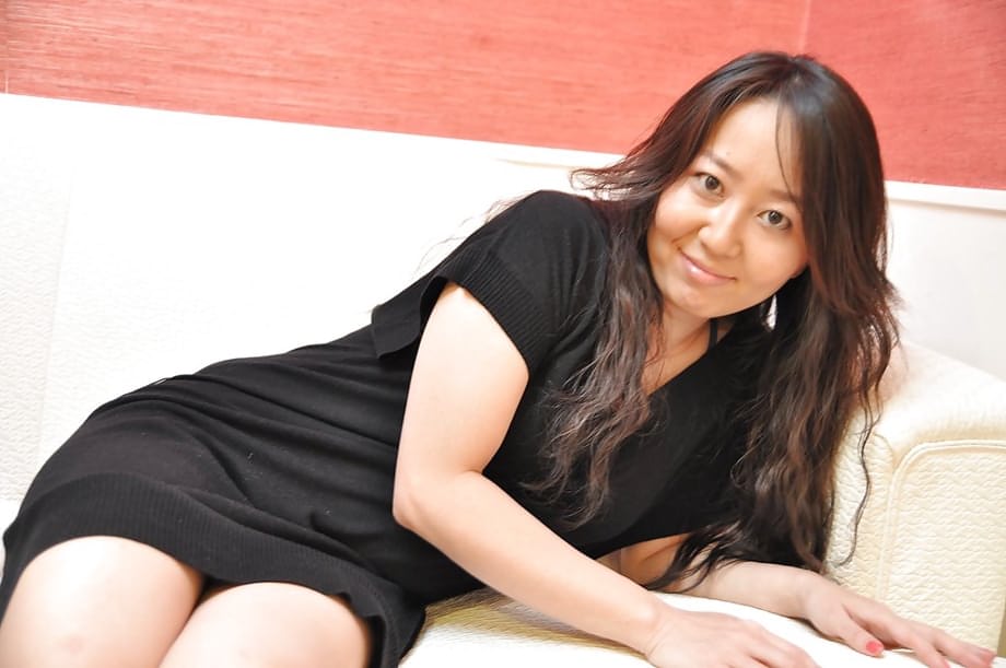 Cute asian milf with cute boobs undressing her awesome body