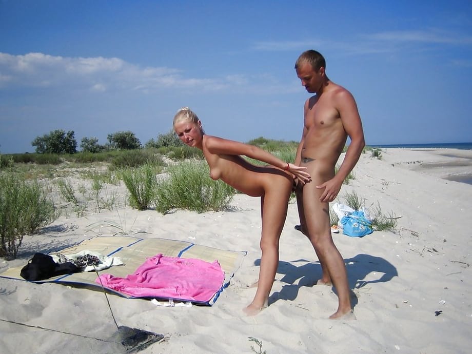 Homemade beach fuck of a sexy girlfriend and her horny boyfriend