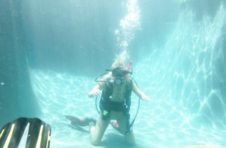Angelina Ashe is fucking underwater and does wild cocksucking
