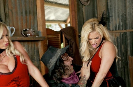 Wild west hotties Shyla Stylez & Nikki Benz pleasuring a hard dick