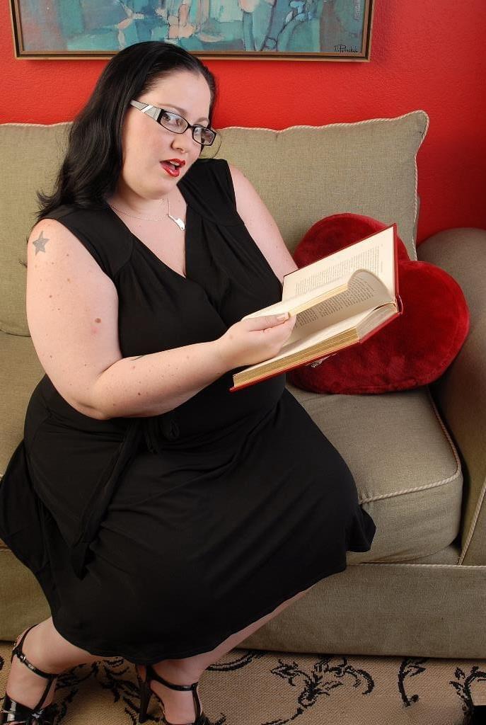 Very fat mature woman in glasses Glory-Foxxx takes off her black dress