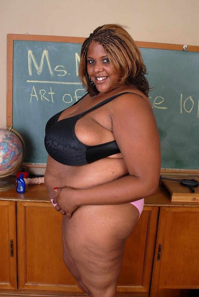 Mature ebony teacher SSBBW Winxx is undressing in the classroom