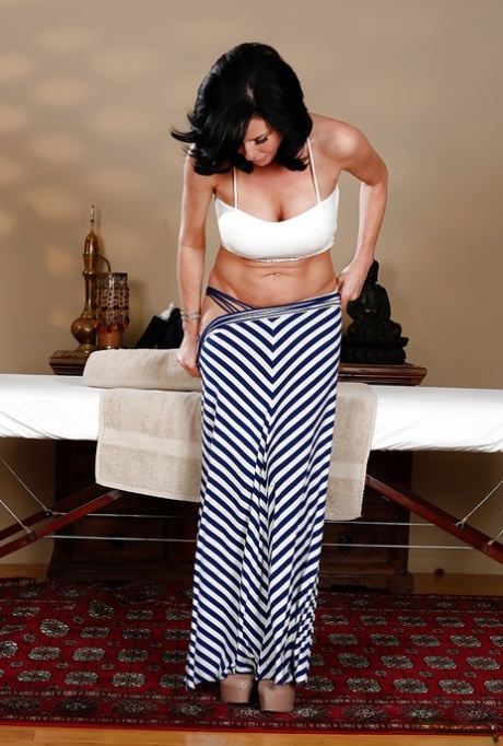 Slender black-haired Veronica Avluv plays with her hairy puss