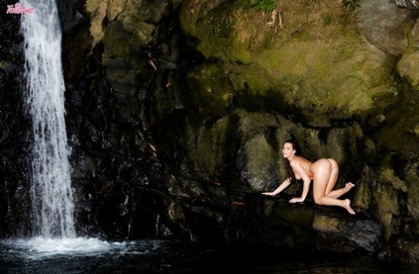 Mia Malkova gets all wet and spreads her tasty pussy while outside