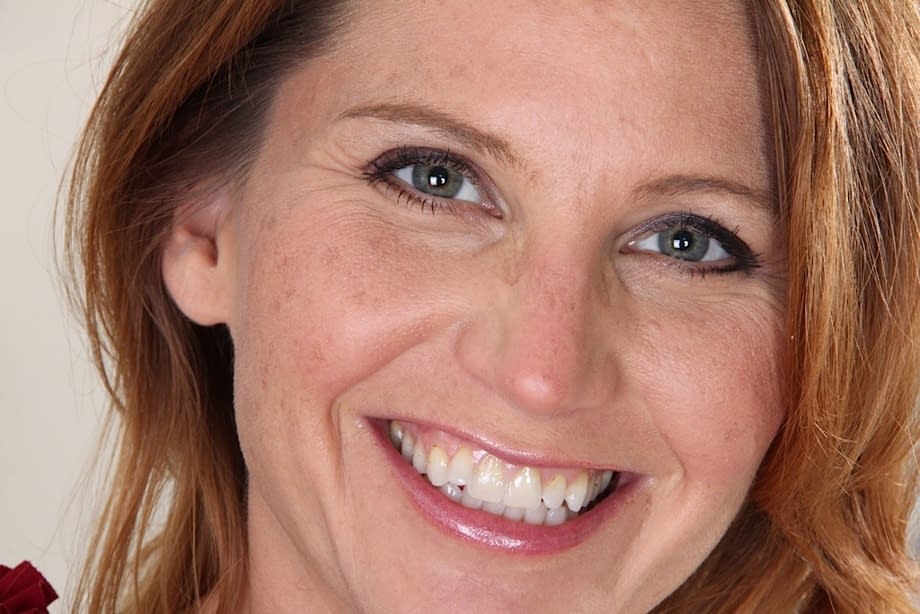 Milf Sky Rodgers shows off her shaved beaver in these daring photos