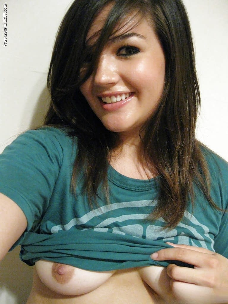 Using a camera babe Veronica M. takes a few pics of her natural assets