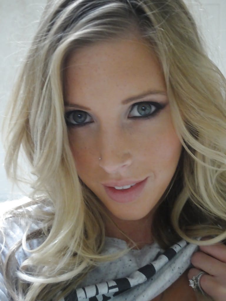 Young blonde Samantha Saint taking nude selfies in the bathroom