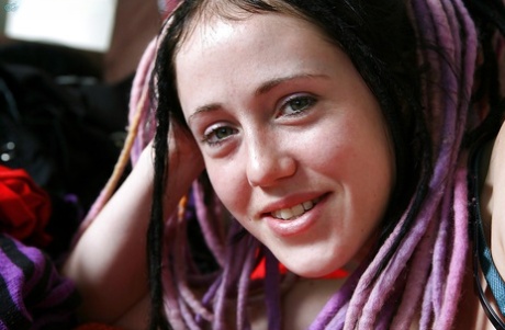 Cute dreadlock attired amateur Jade L posing in bra and underwear