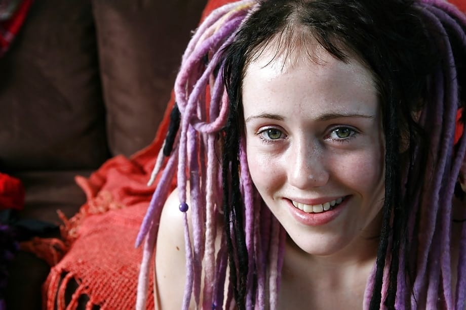 Cute dreadlock attired amateur Jade L posing in bra and underwear