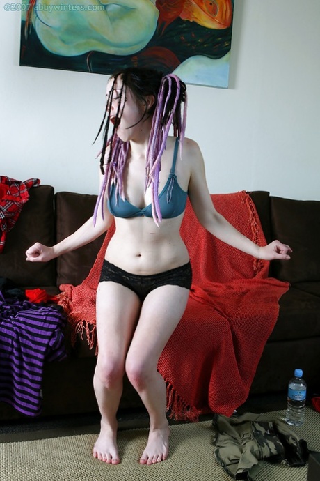 Cute dreadlock attired amateur Jade L posing in bra and underwear