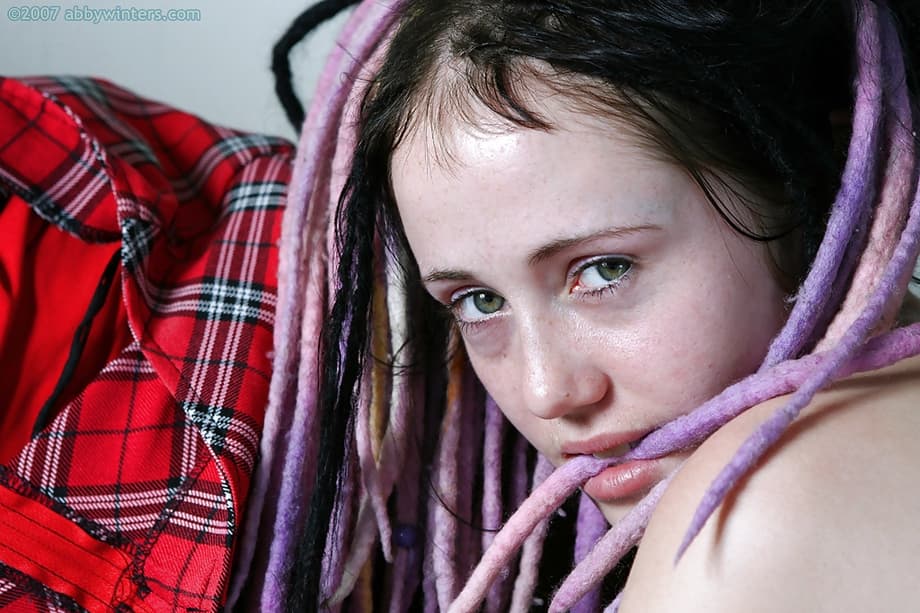 Cute dreadlock attired amateur Jade L posing in bra and underwear