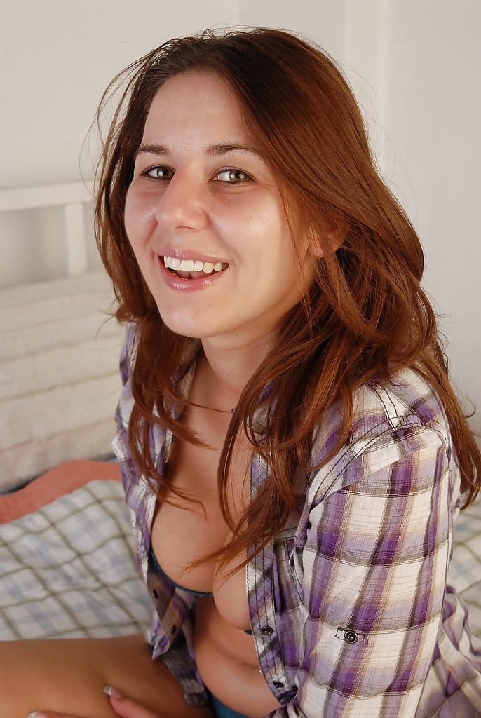 Curvy mom Lexxxi posing topless after letting big fat boobs loose from bra