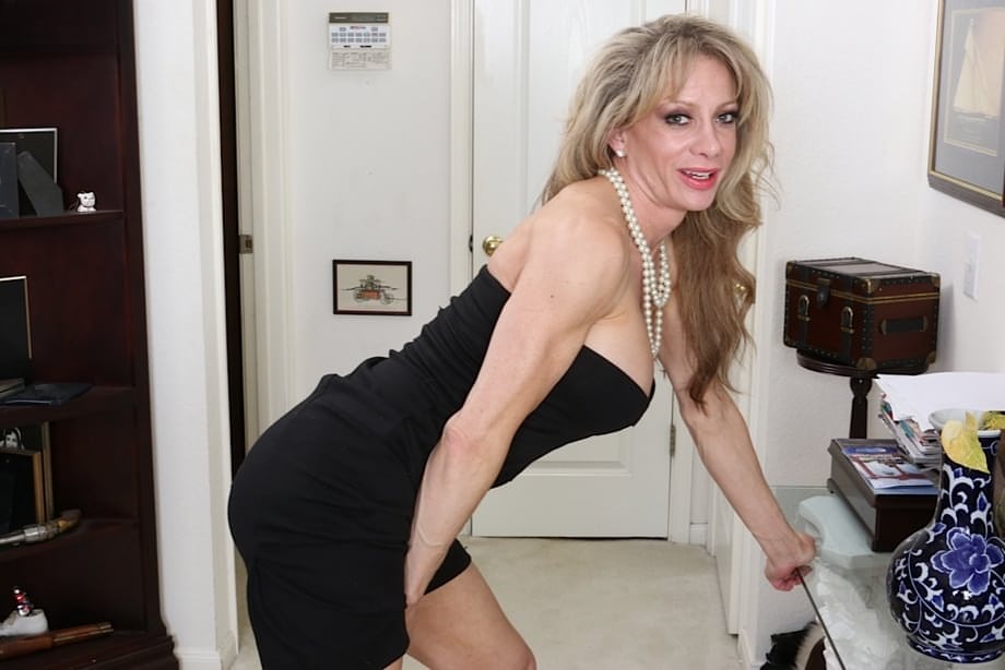 Over 50 MILF Christina Brim letting her nice mature tits loose