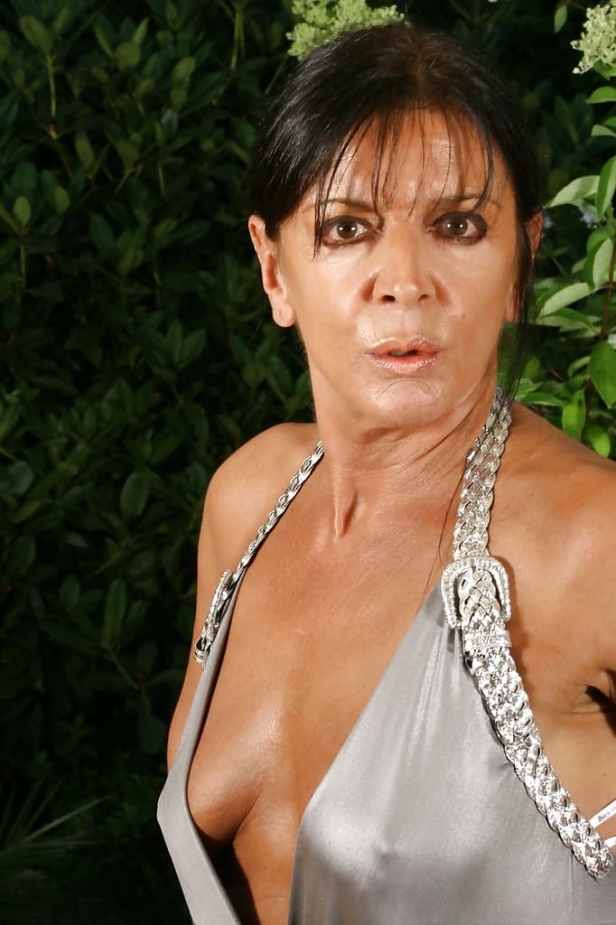 Aged UK broad Lady Sarah showing off sexy mature legs and feet