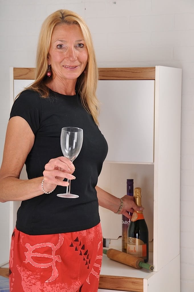 Mature blonde MILF Pam Roberts spreading over 50 pussy up close