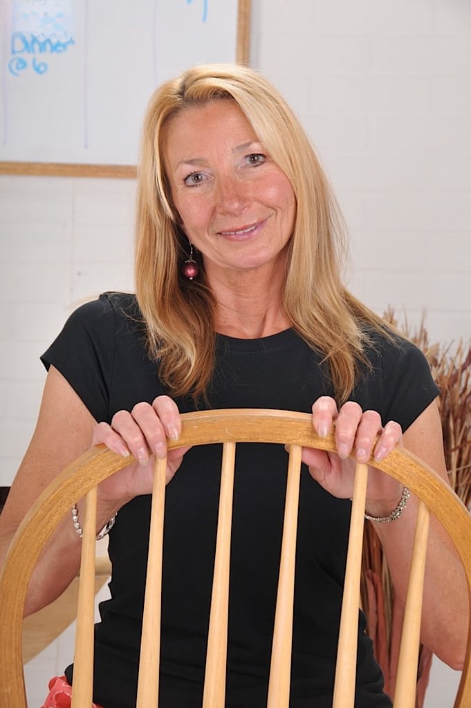 Mature blonde MILF Pam Roberts spreading over 50 pussy up close