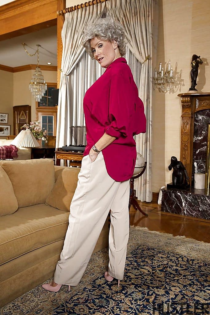 Granny pornstar Darla Crane stripping down to bra and underwear