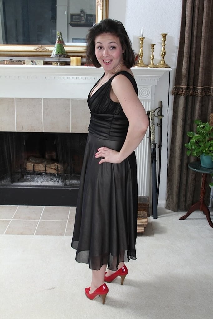 Chubby mom Penny Prite reveals tiny tits and bald cunt in solo girl spread