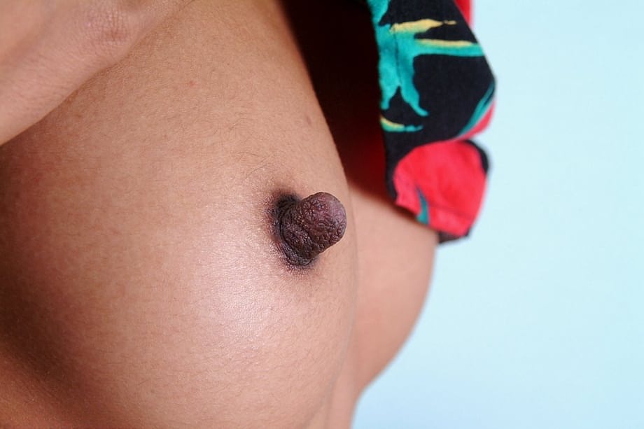 Ebony first timer with long nipples stretching labia lips to extreme