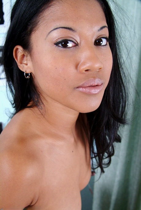 Ebony first timer with long nipples stretching labia lips to extreme