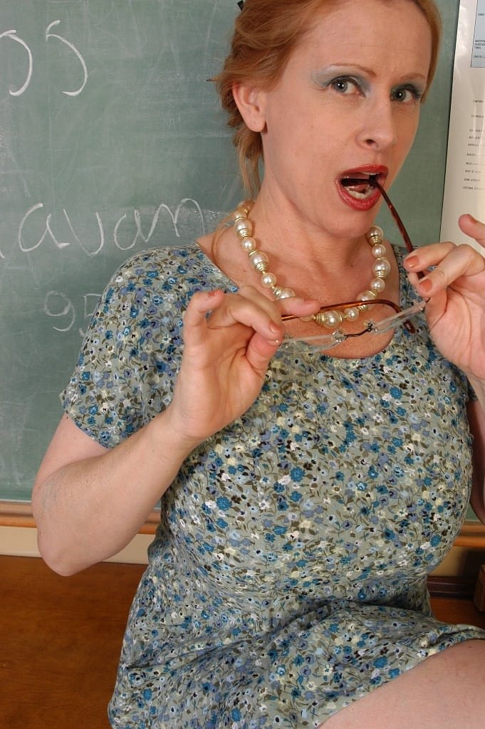 Mature teacher Lavender with big saggy tits gets naked in the classroom