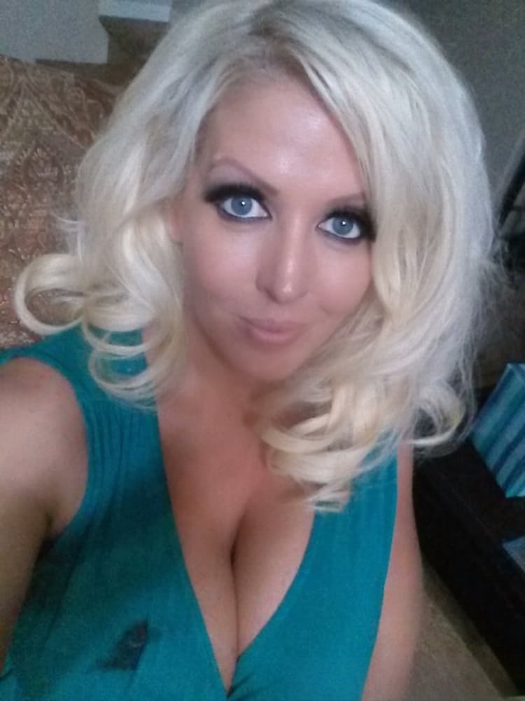 Platinum blonde bombshell Alura Jenson baring big tits for selfie
