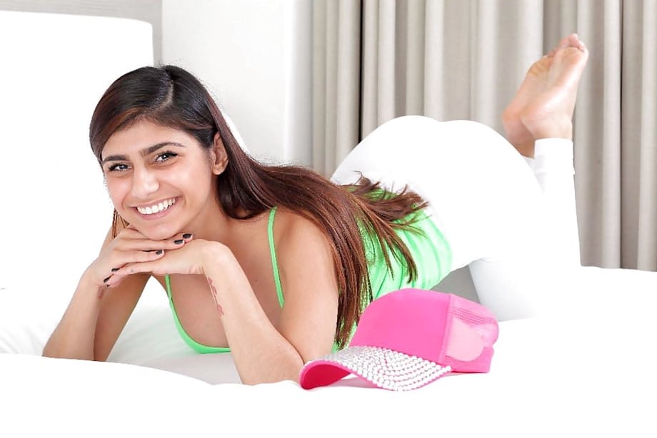Top pornstar Mia Khalifa presents her perfect ass and huge tits
