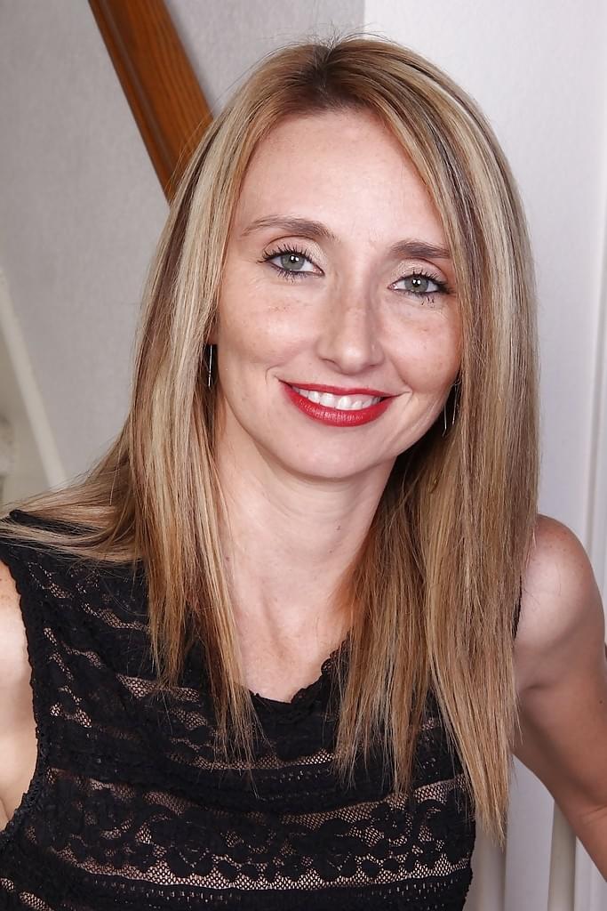 Heidi Van Moore plays with her furry cunt while completely nude