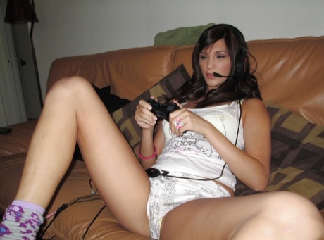 Ex-girlfriend Holly Michaels interrupts video game to get naked