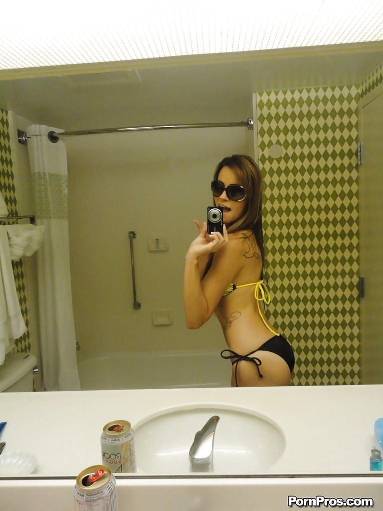 Sunglass wearing ex-gf Mandy Haze snapping selfies of her nice tits in mirror