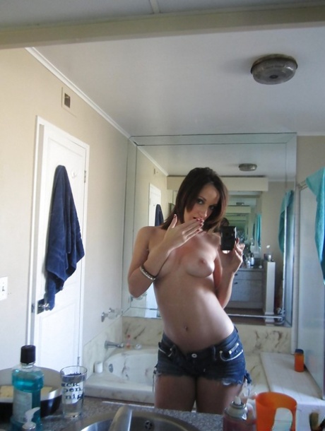 Ex-girlfriend and sometimes pornstar Jada Stevens undressing for nude selfies