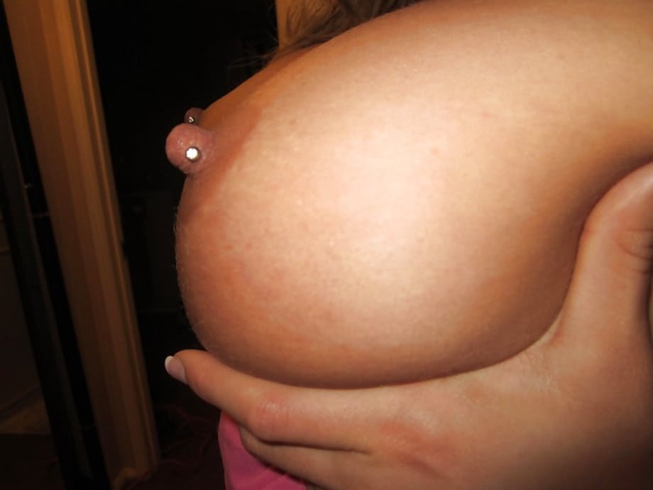 Blonde ex-gf Samantha Saint taking off her clothes for nude self shots