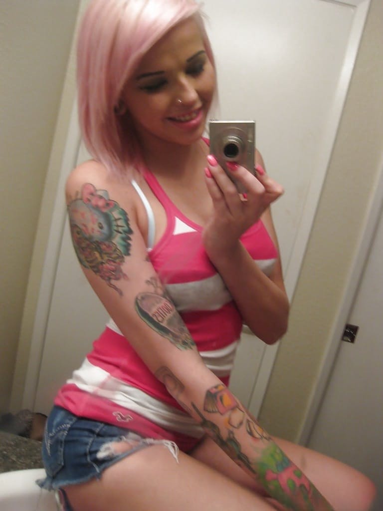 Pretty ex-girlfriend Hayden snapping off nude selfies in her bathroom