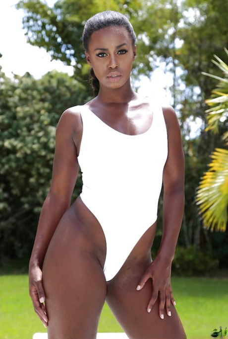 Top rated ebony beauty Simone Styles amazing outdoor nudity special