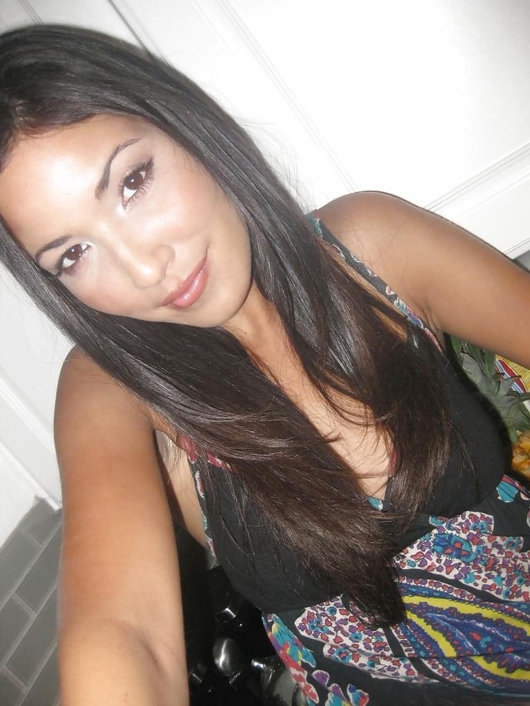 Pretty Latina ex-girlfriend Giselle Ibiza taking selfies of spread cunt