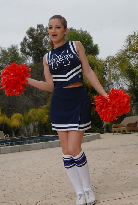Teen cheerleader Dani Daniels pulls up her skirt to toy her gloryhole