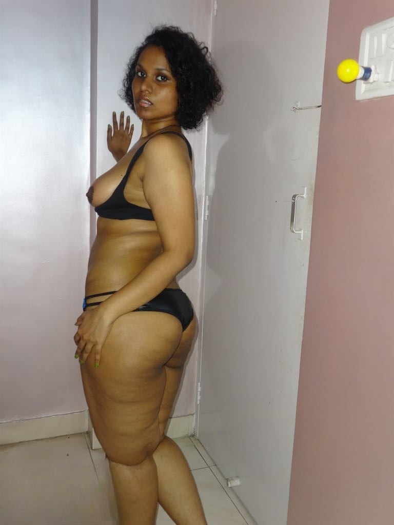 Chubby Desi solo girl releases her tits from bra before flashing some ass
