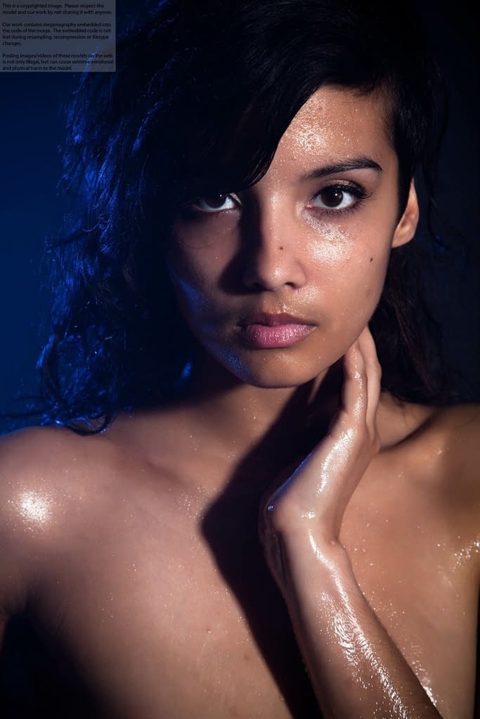 Indian chick shows off her big natural tits while modeling in the nude