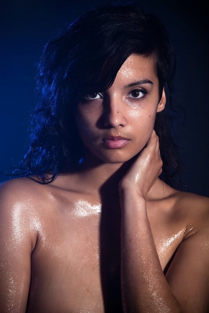 Indian chick shows off her big natural tits while modeling in the nude