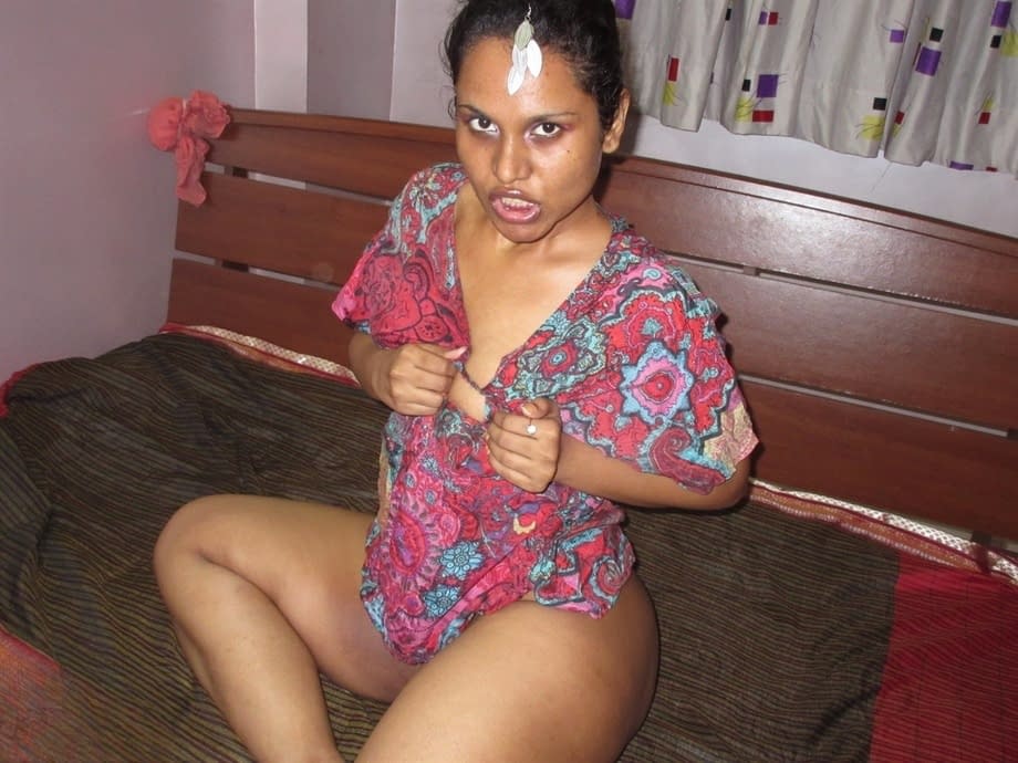 Indian female flaunts her big ass before showing her naked pussy