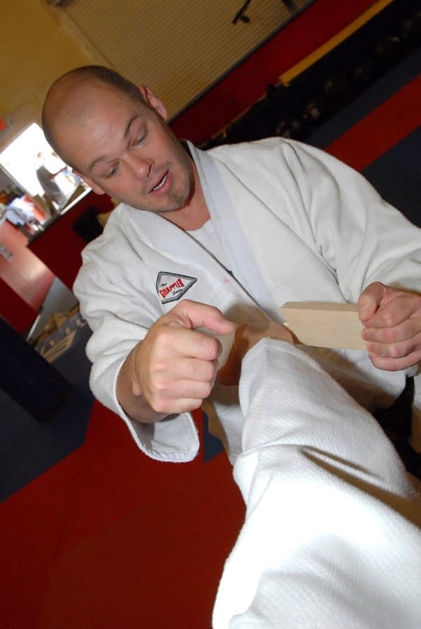 Martial arts workout ends up with sex with famous busty milf