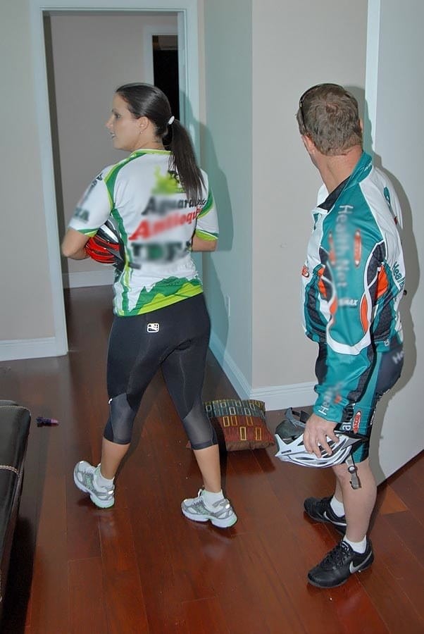 Sexy cyclist milf hooked up during outdoor ride and fucked