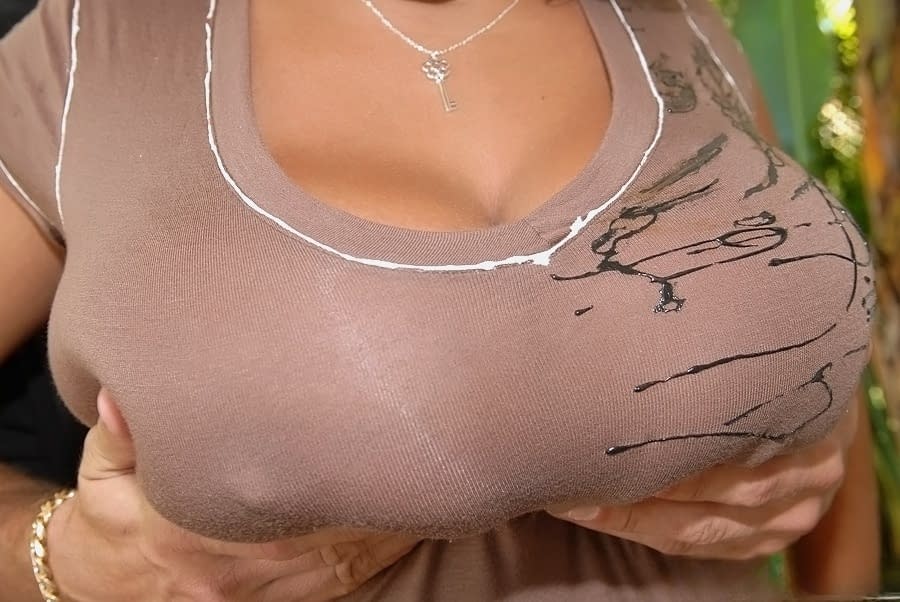 Busty MILF Selena Star exposing her jumbo boobs and plump butt